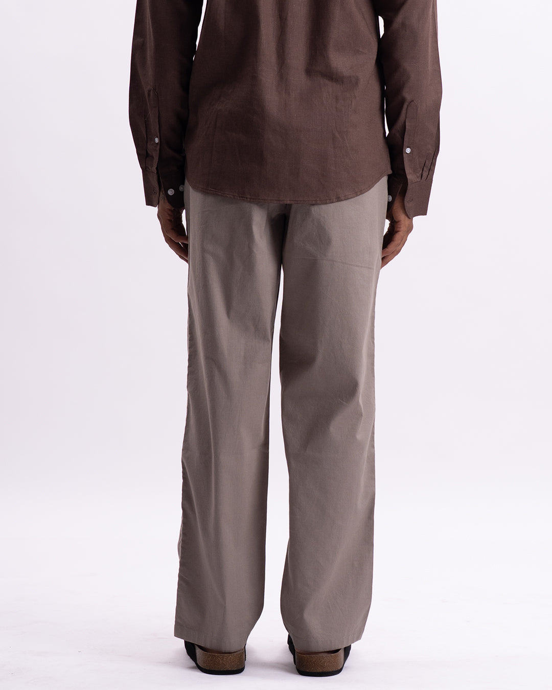 Holiday Featherlite Relaxed Pants In Mud Grey