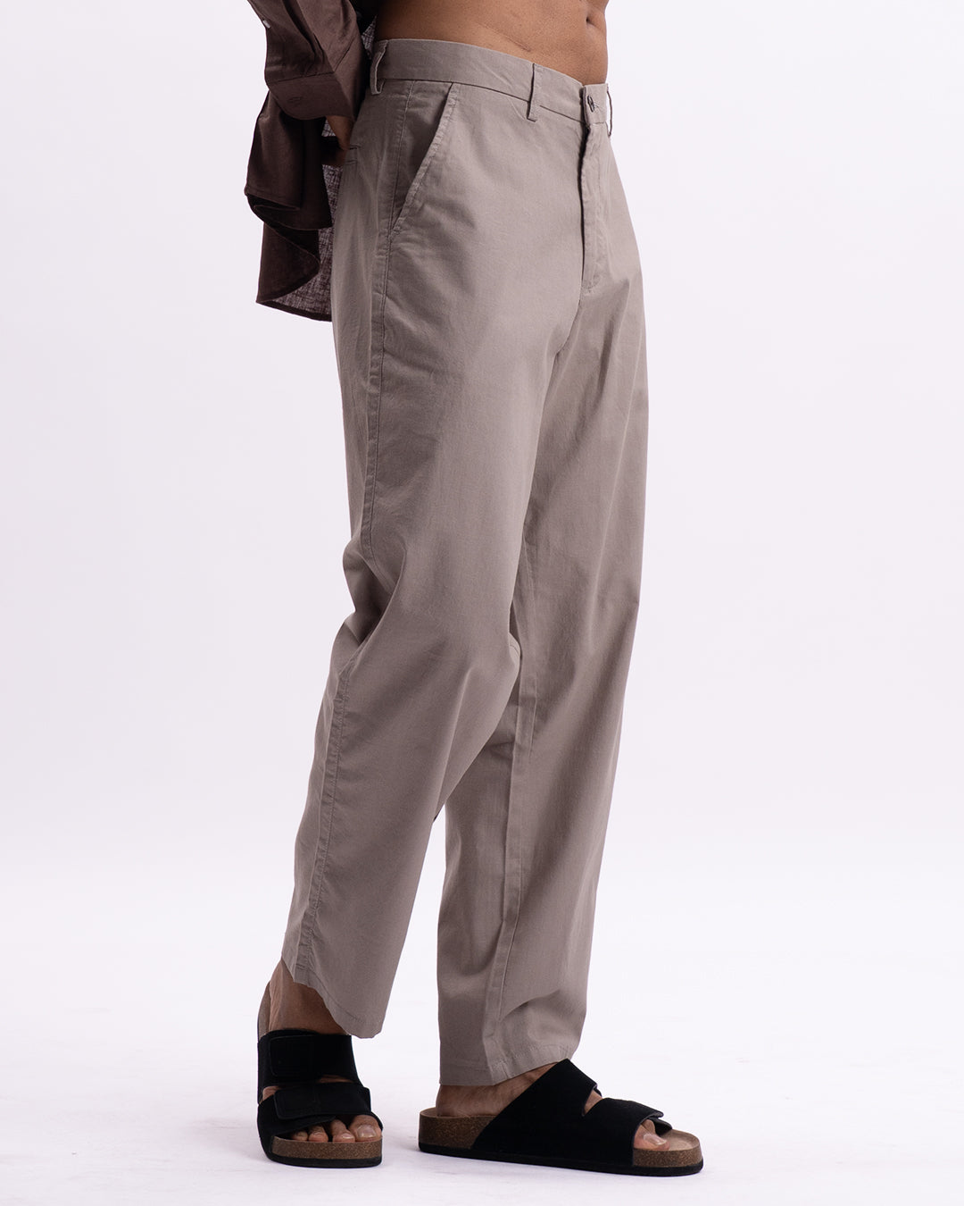 Holiday Featherlite Relaxed Pants In Mud Grey