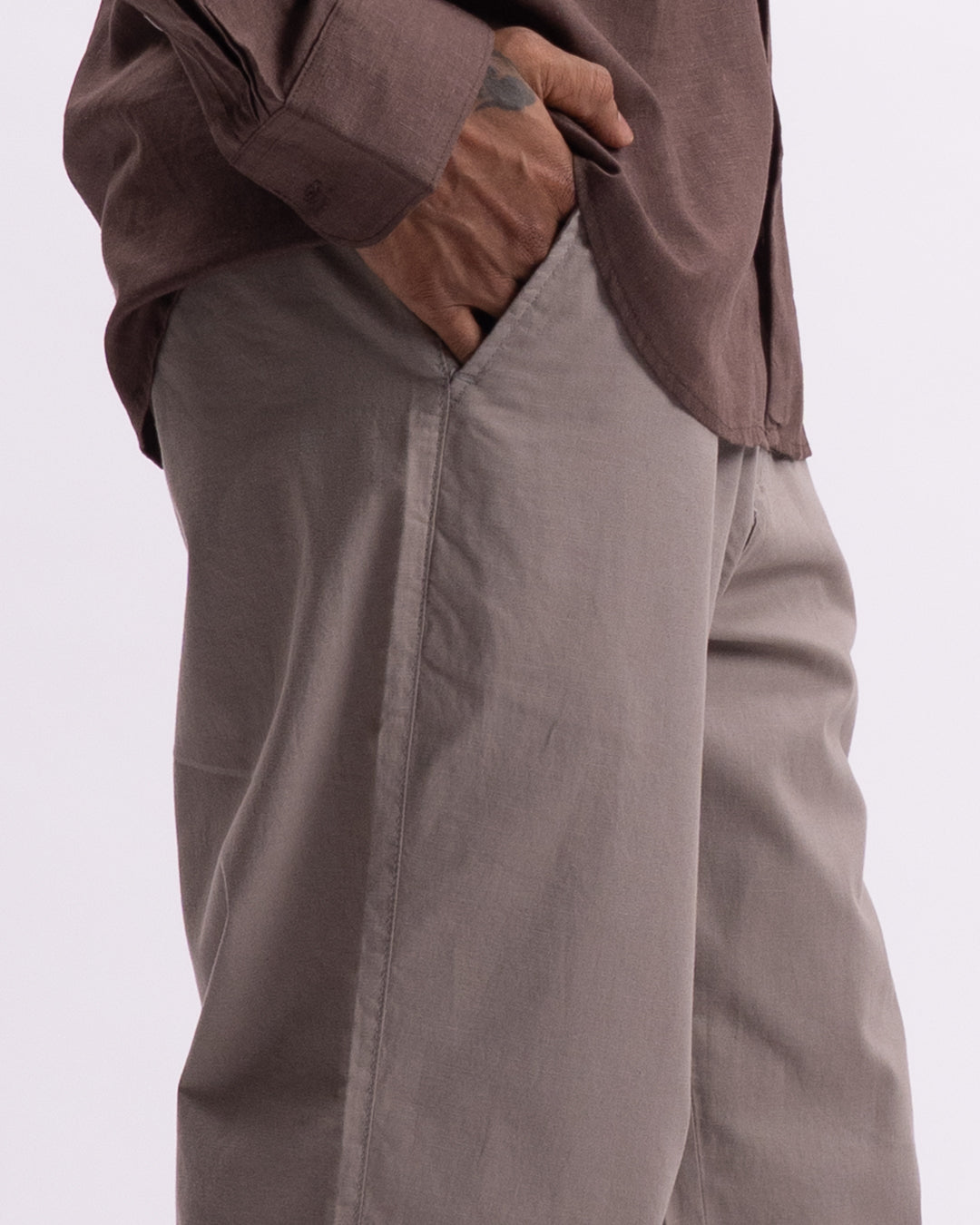 Holiday Featherlite Relaxed Pants In Mud Grey