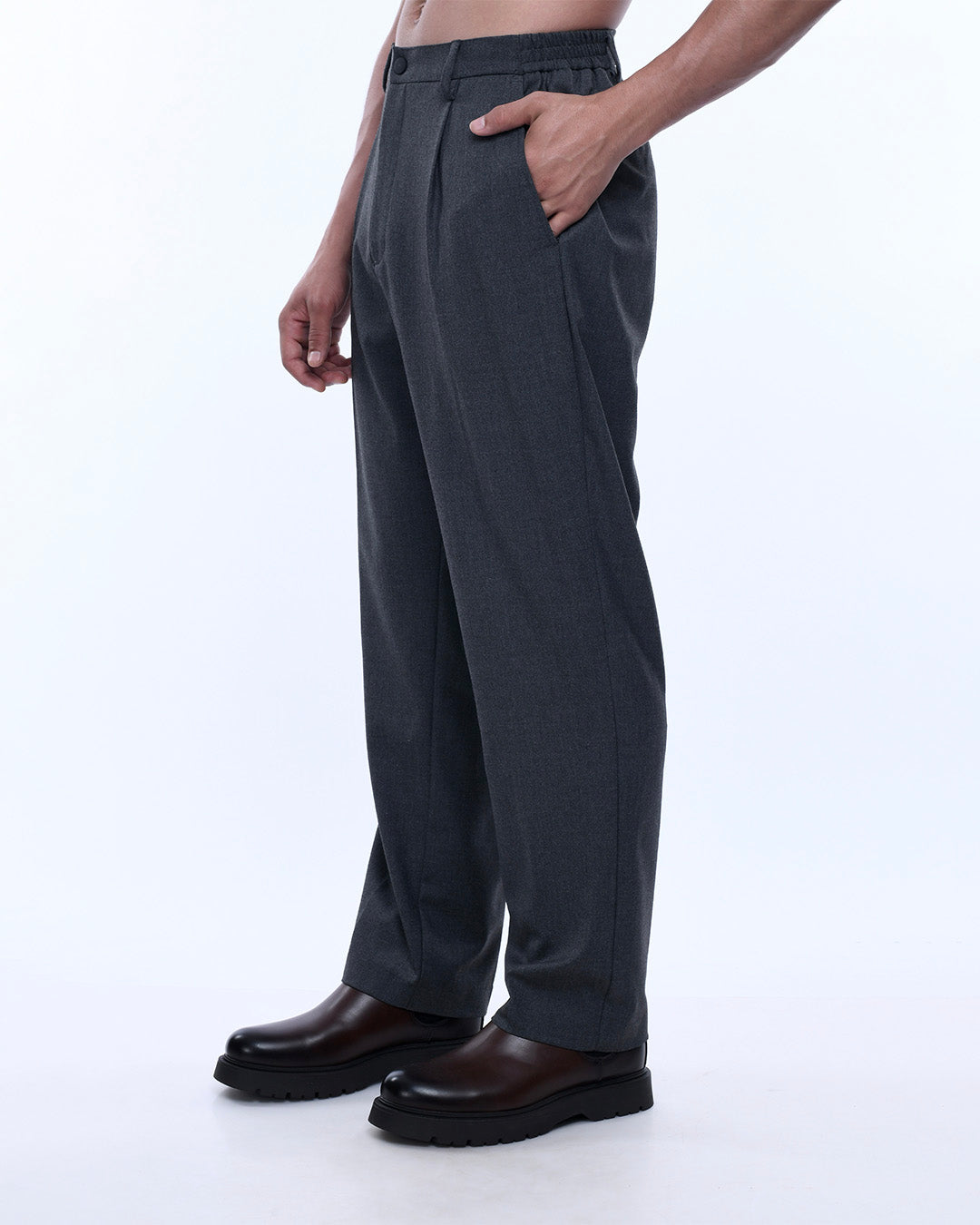 Soft Iron Flexi Relaxed Trouser In Grey
