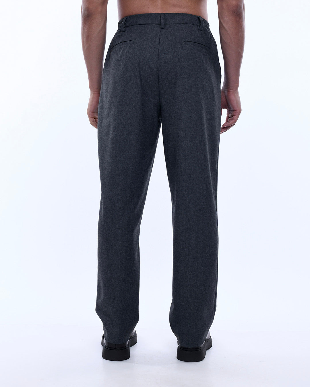 Soft Iron Flexi Relaxed Trouser In Grey