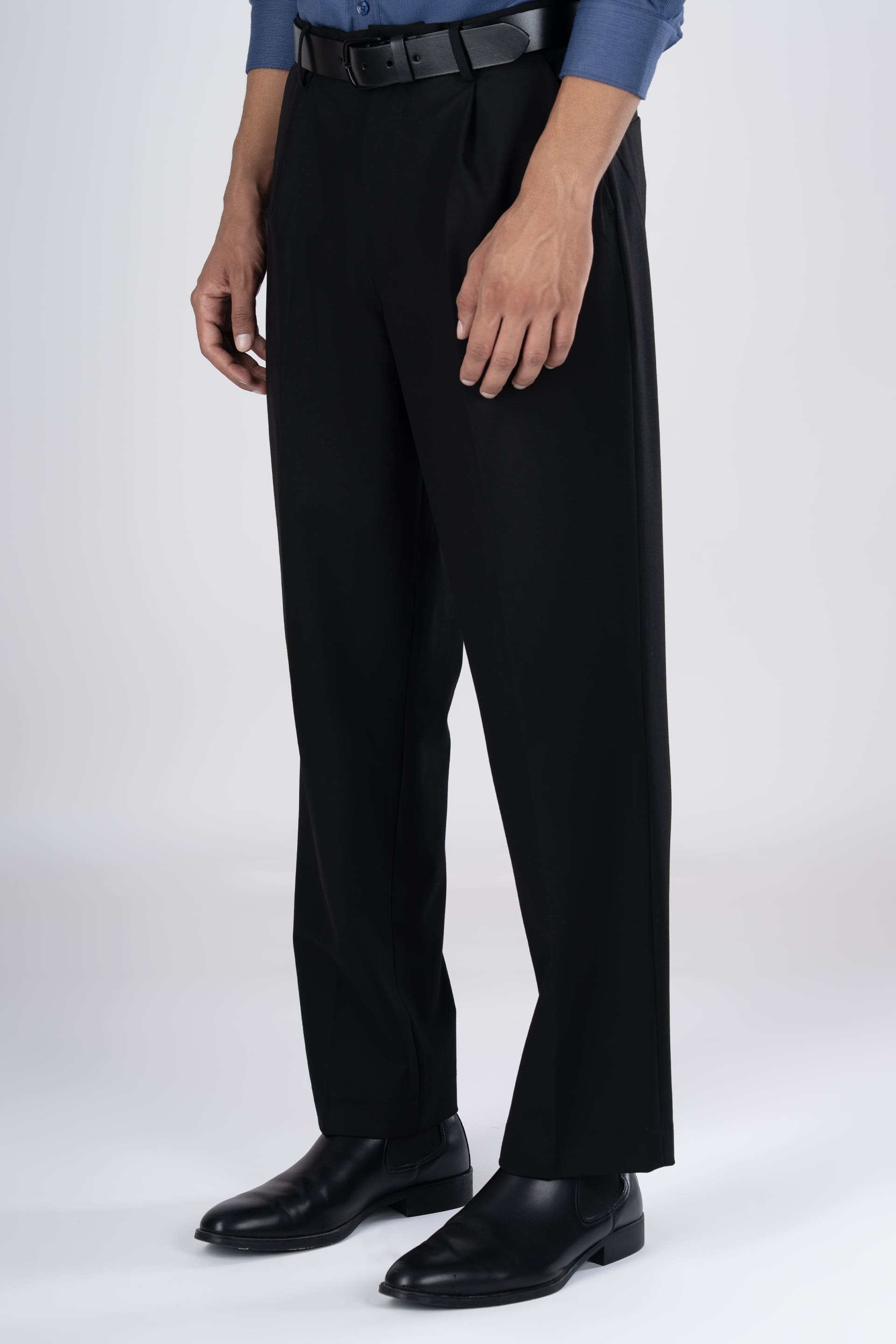 Classic Easy Iron Relaxed Trousers In Black