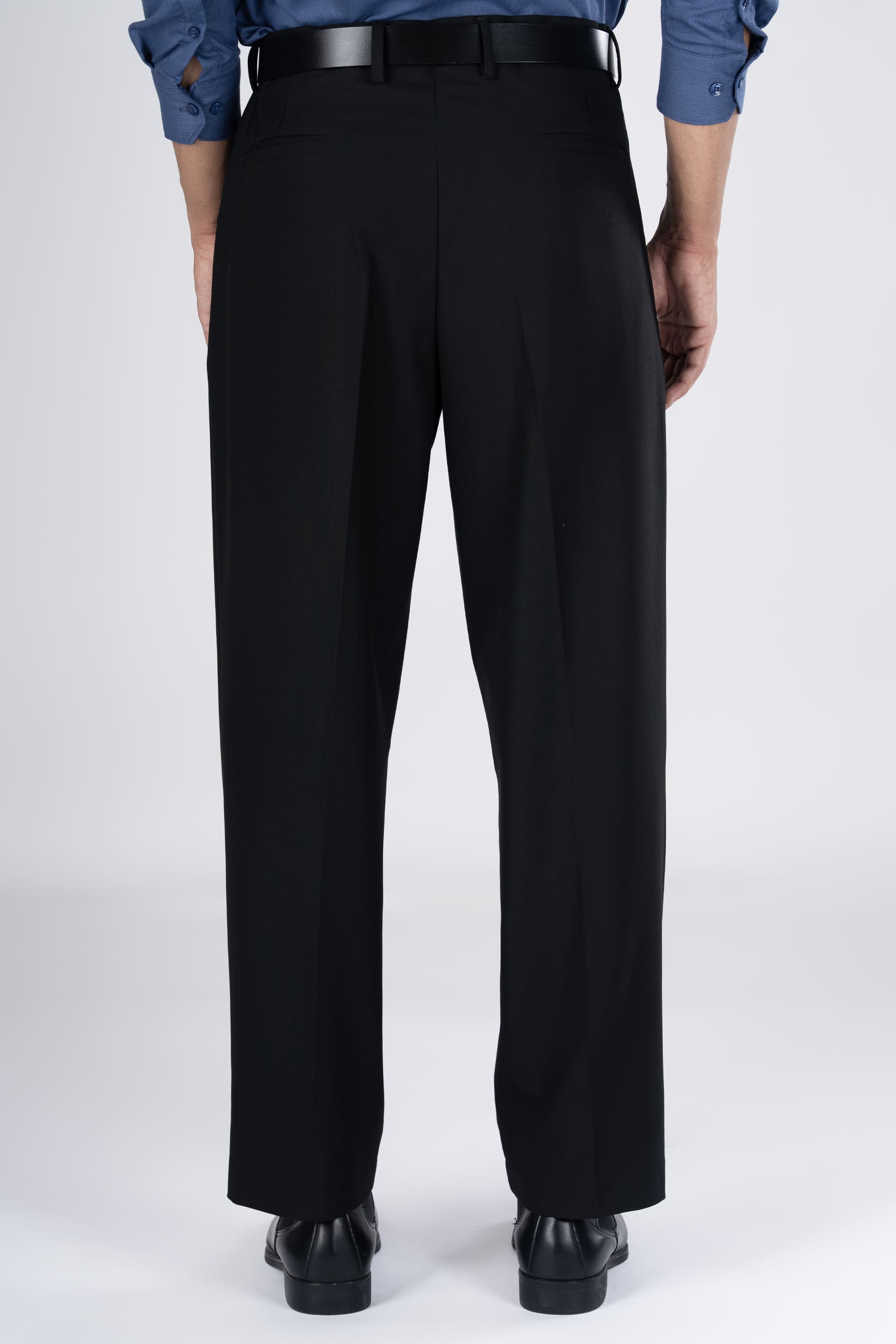 Classic Easy Iron Relaxed Trousers In Black