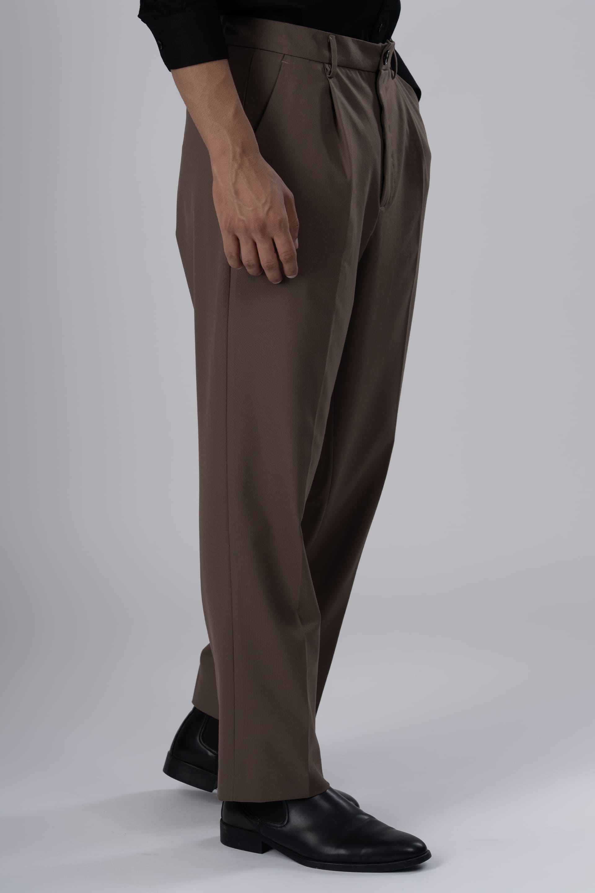 Classic Easy Iron Relaxed Trousers In Cocoa