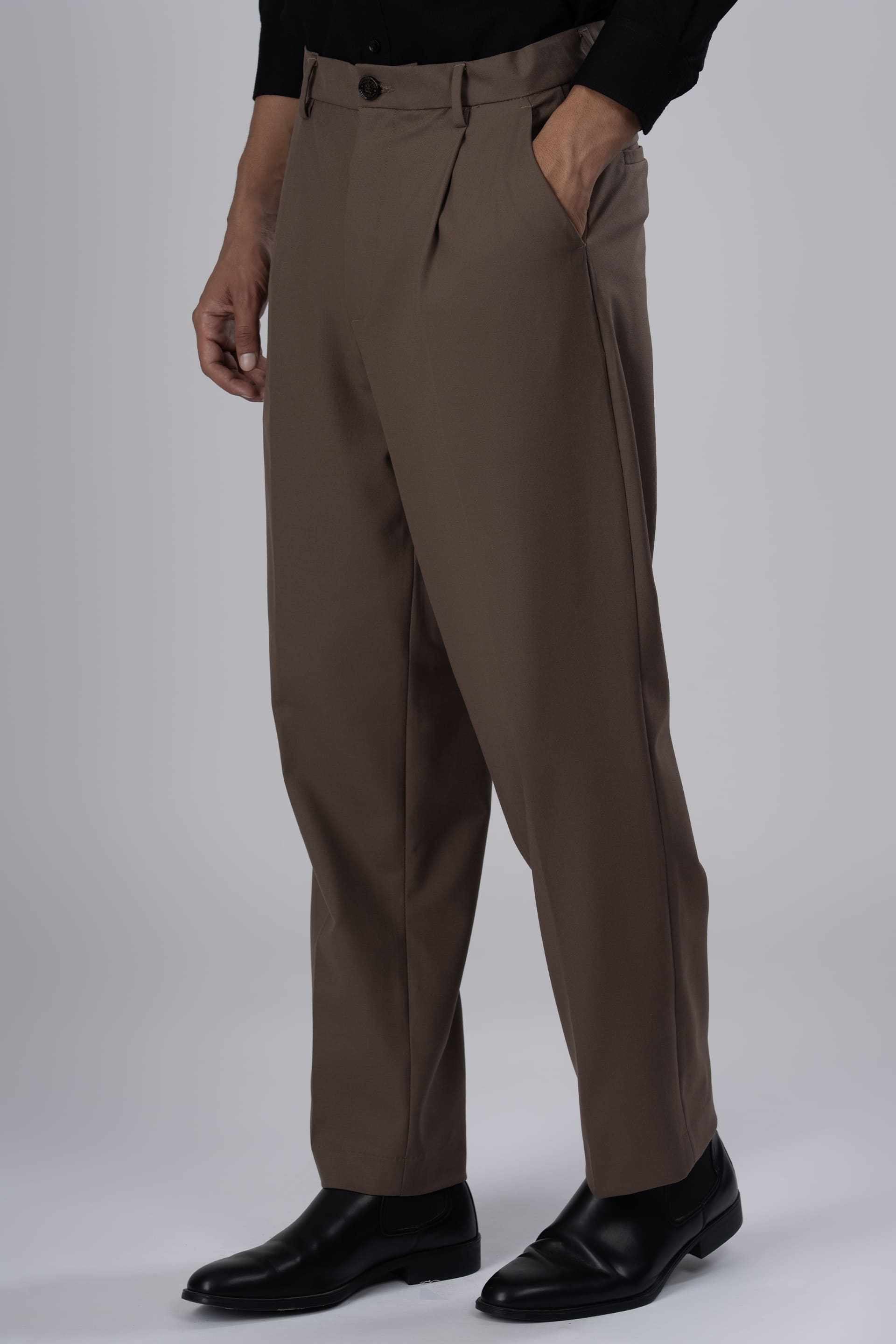 Classic Easy Iron Relaxed Trousers In Cocoa