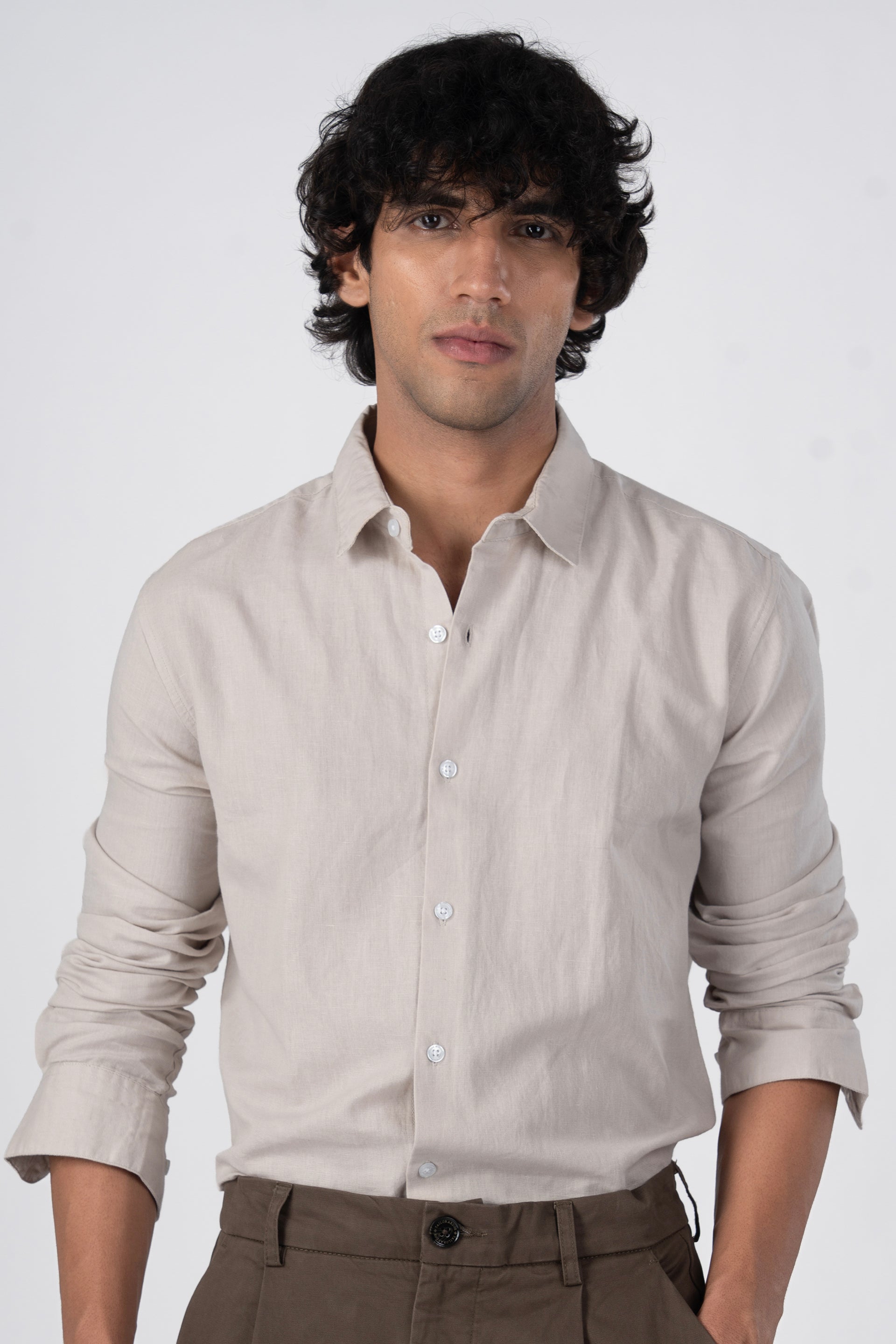 Men’s Classic Fused Linen Shirt in Cream – breathable linen fabric, tailored fit, versatile all-season basic | Tailoraedge
