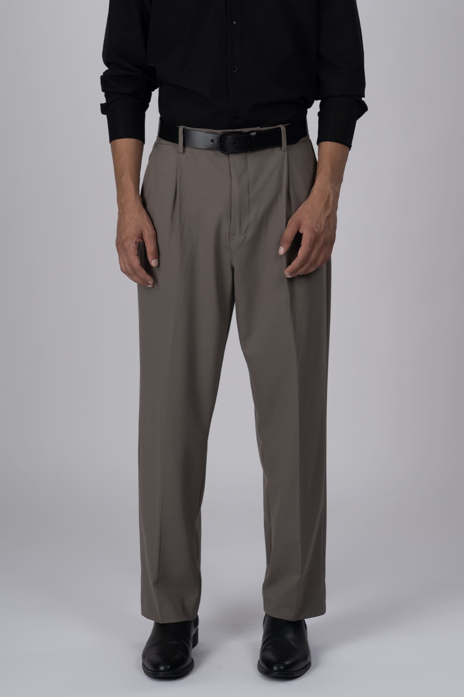 Men’s Easy Iron Flexi Relaxed Trouser in Beige – wrinkle-resistant design, flexiwaist stretch, easy iron finish, versatile relaxed fit | Tailoraedge
