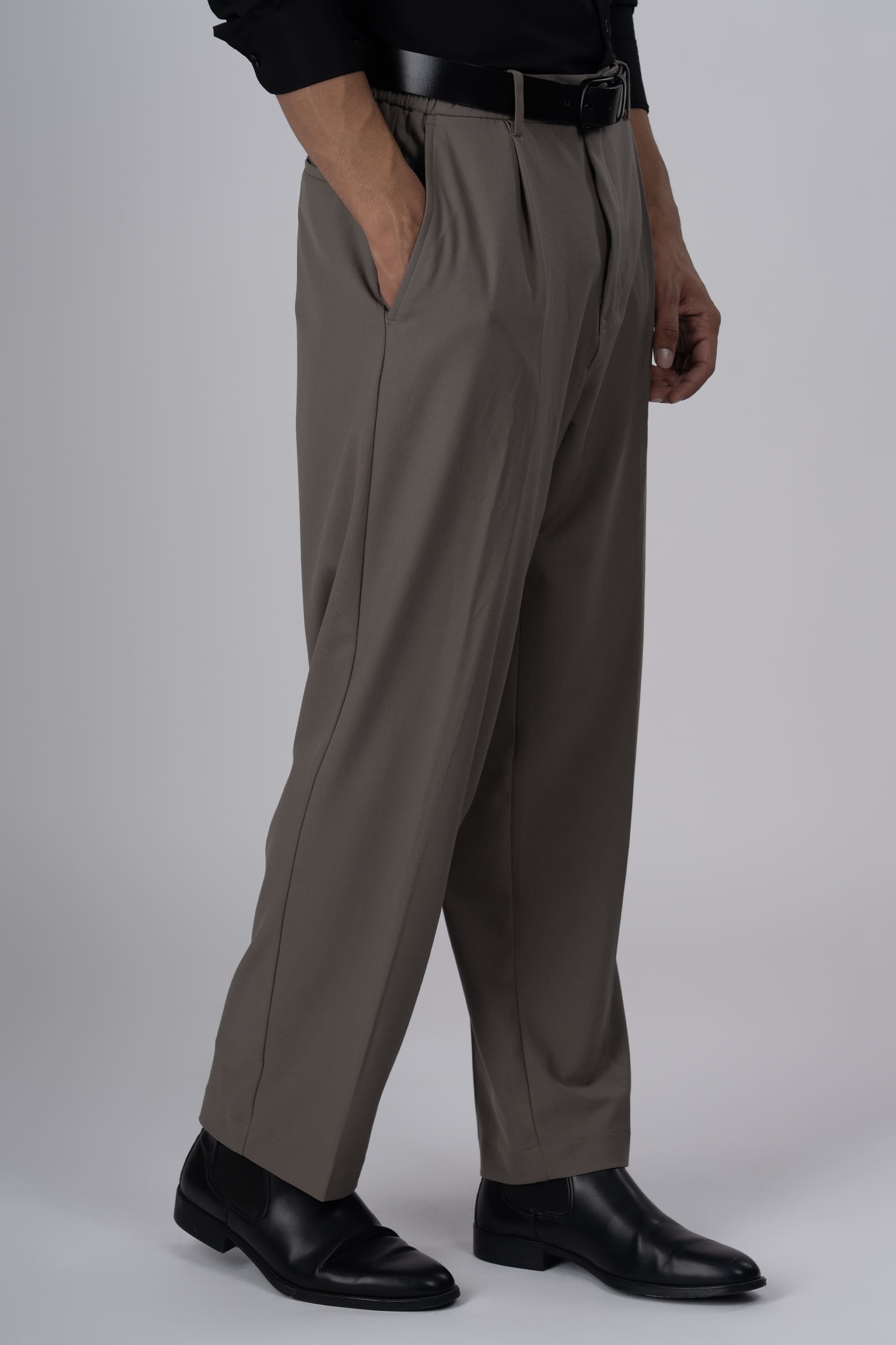 Easy Iron Flexi Relaxed Trouser In Beige