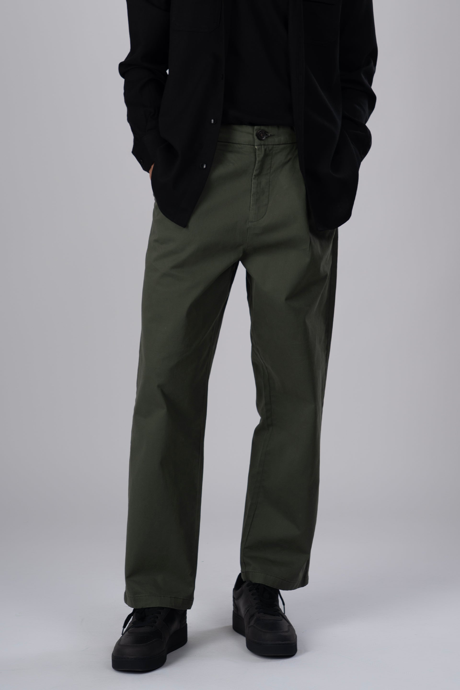 Men’s Premium Signature Relaxed Chinos in Olive – earthy olive tone, relaxed pleat-front fit, rugged casual styling essential | Tailoraedge