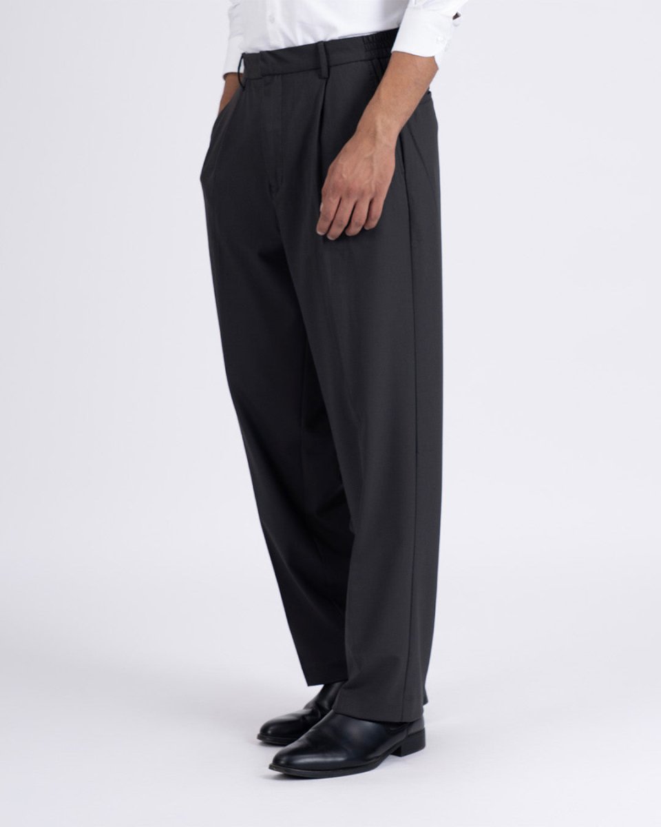 TAILORAEDGE Easy Iron Flexi Relaxed Trouser In Dark Grey