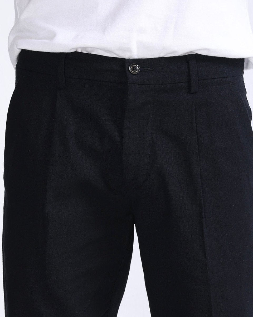 TAILORAEDGE Raw Slub Pleated Trouser In Black
